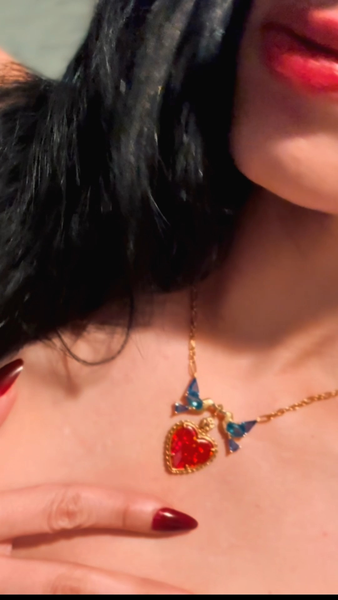 A modern fairytale, set in red opal ❤️🐦
This Kendra Scott necklace captures everything I love about Snow White… soft, romantic, and quietly powerful.
It’s the kind of piece people stop you to ask about.
✨ Shop it through my LTK before it sells out!


#LTKValentine #LTKBeauty #LTKSaleAlert