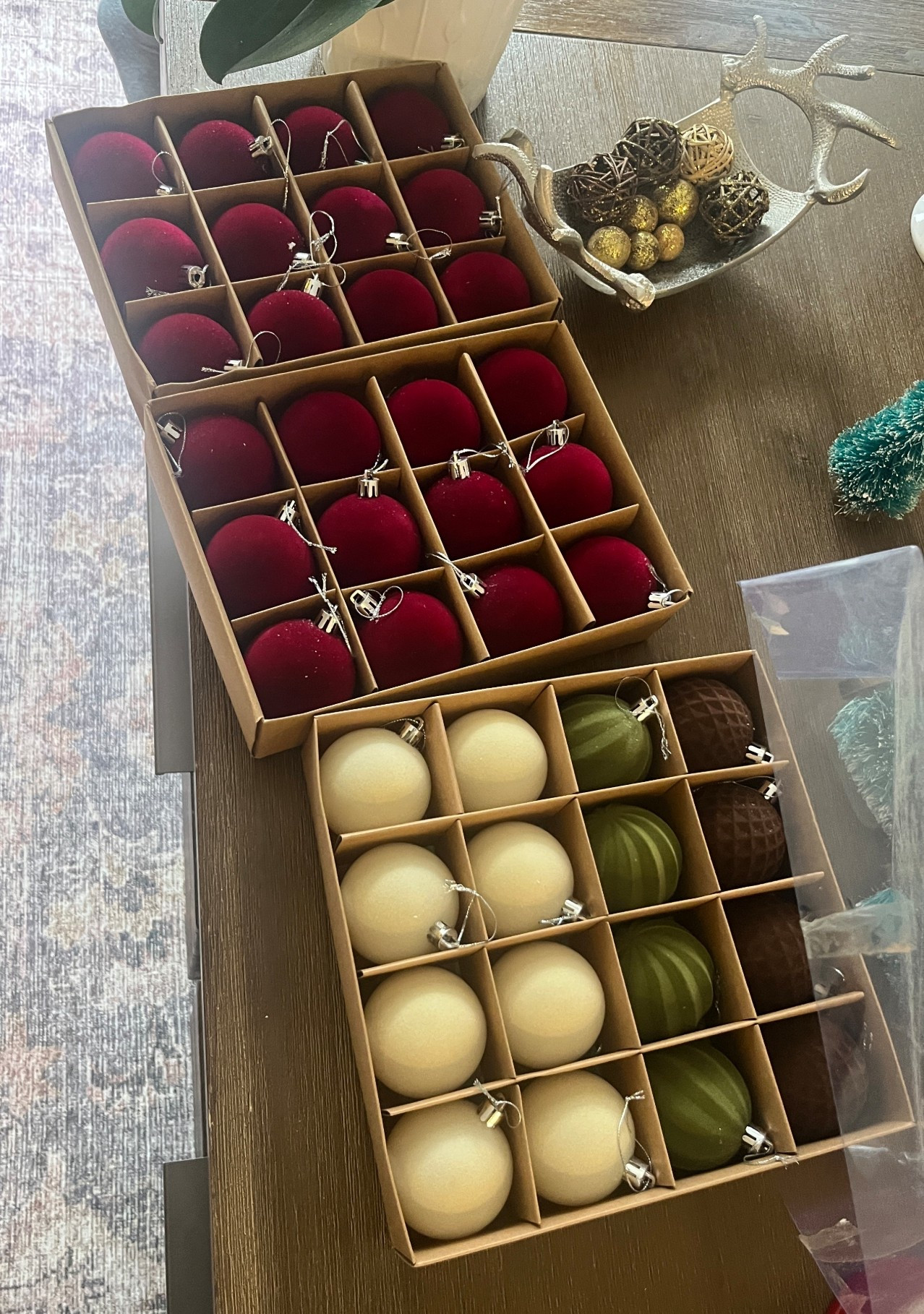 Cute velvet Christmas ornaments and bows

#LTKwinter #LTKhome #LTKholiday