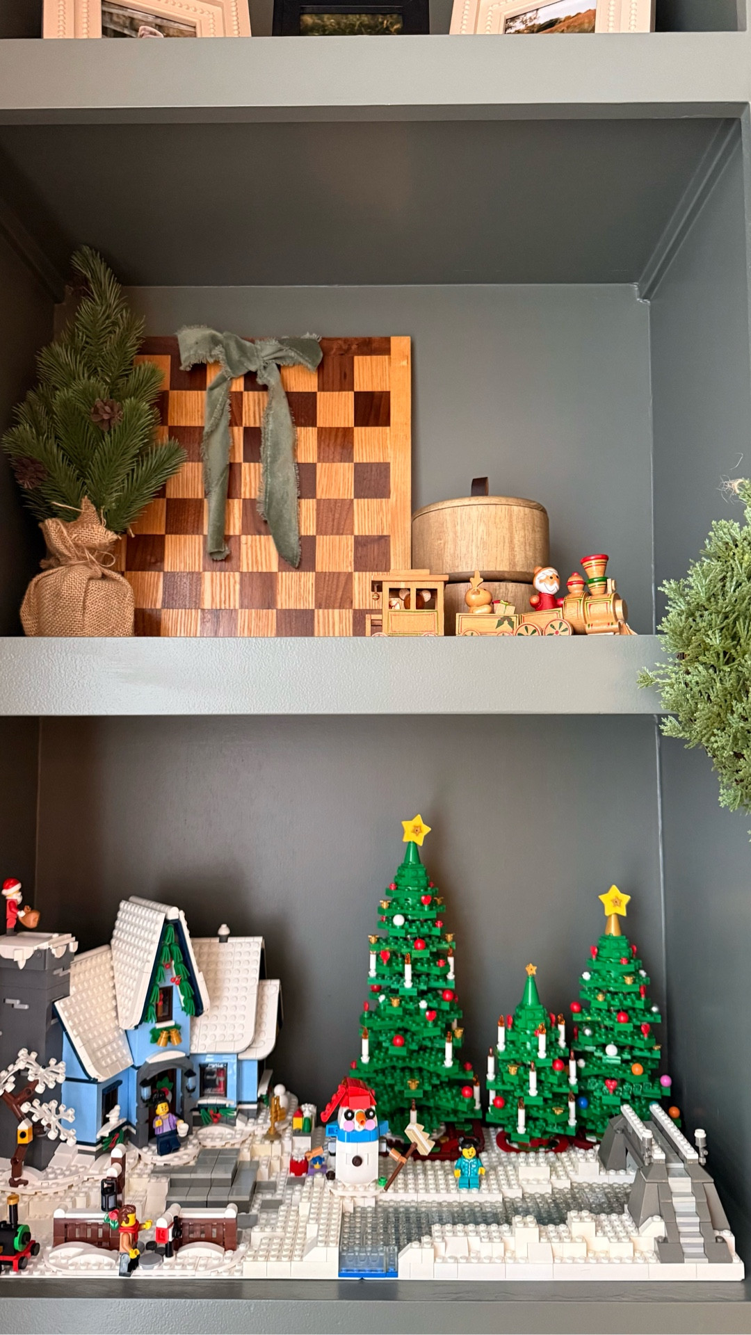 If it’s plain, add a bow. Thank me later! It’s easy and instantly dresses up pieces that would otherwise be plain. 

Hope this gives you some Christmas decorating inspo🎁

#christmas #decor #christmastime #christmasdecorating #christmasdecor #christmasdecorations #bow #bowlife

#LTKHome #LTKHoliday