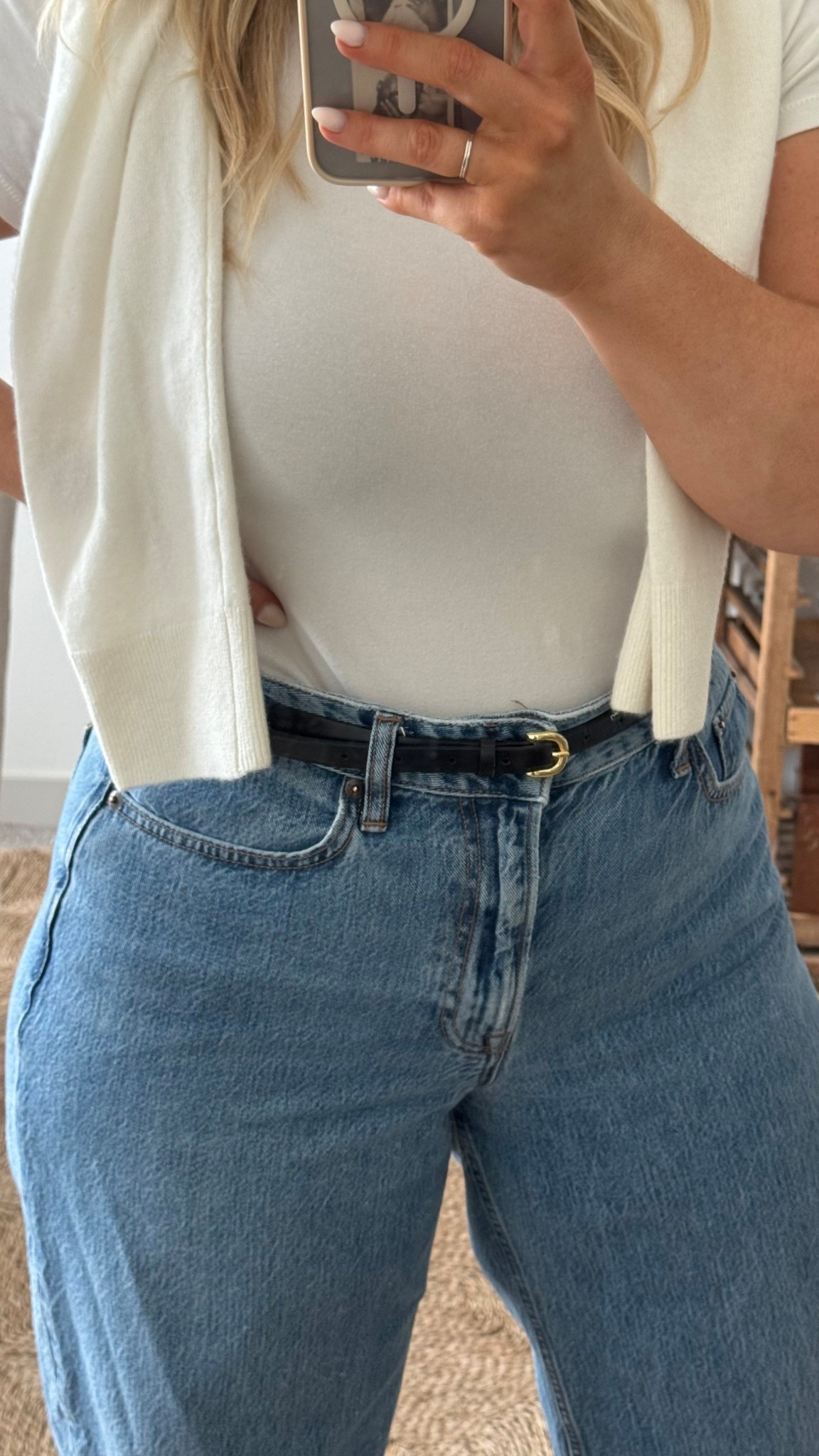 Absolutely LOVE a skinny belt for added detail without drawing attention. 🤌🏼 I’m in size M in belt. 