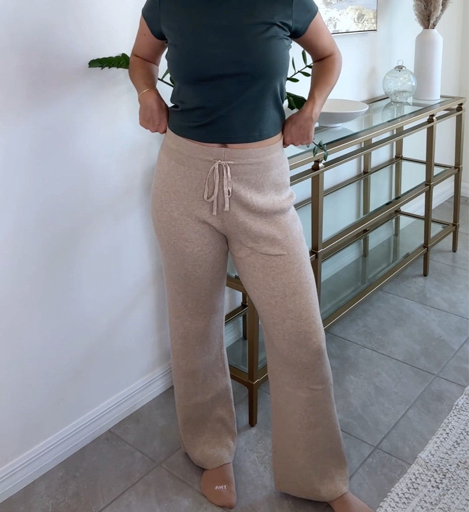 THE COMFIEST STRETCHIEST PANTS to longe around in! #uniqlo 