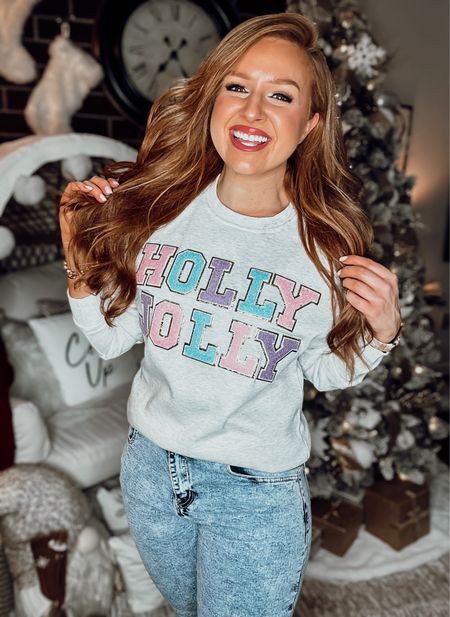 Holly Jolly letter patch sweatshirt in size small from pink lily 
Code: november20 



#LTKGiftGuide #LTKHoliday #LTKSeasonal