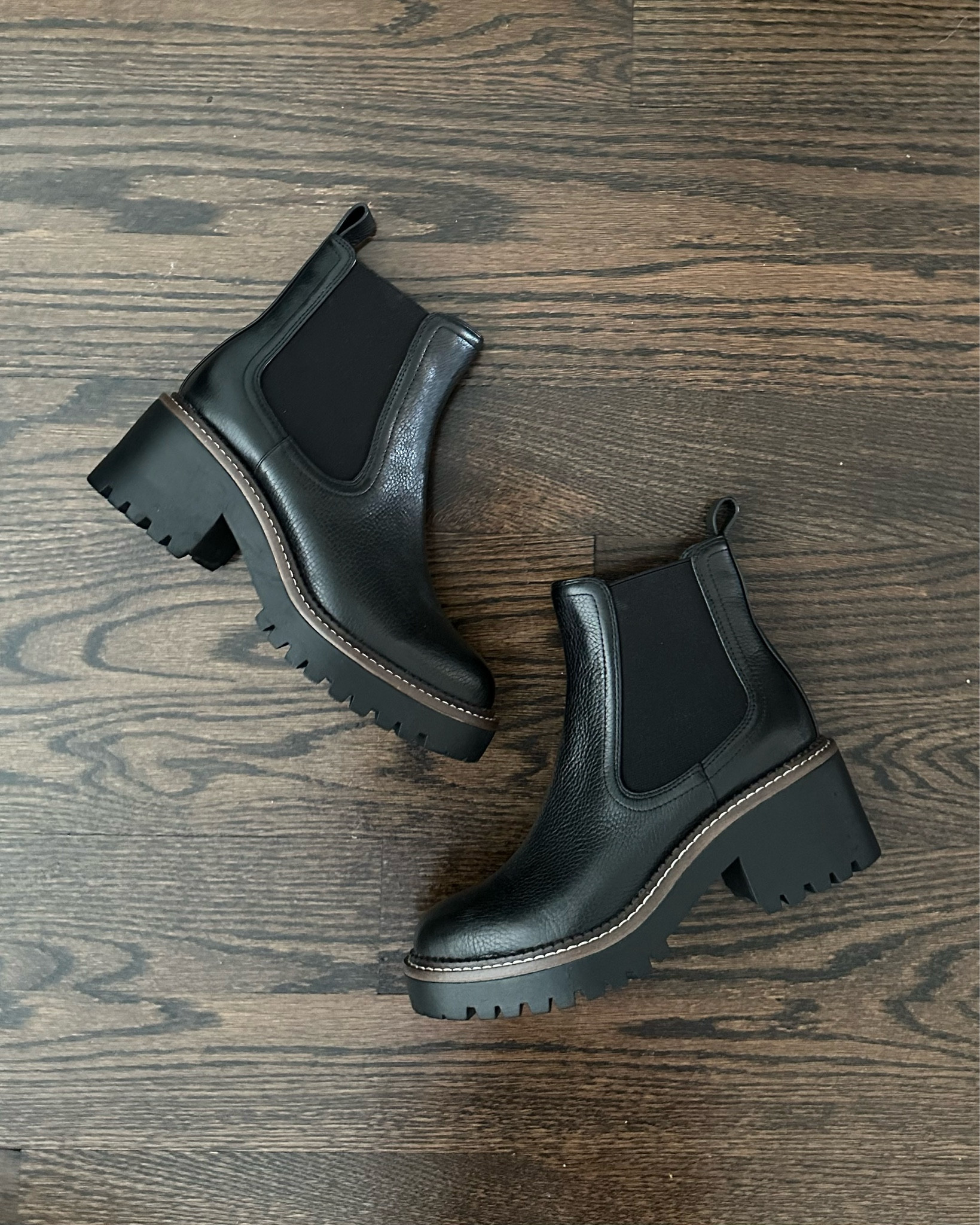 Waterproof boots on sale.

Nordstrom black Chelsea boots - still well stocked, starting in size 4!

TTS, I took size 5. If in between two half sizes , I would go down. 

Also comes in ivory and burgundy. 

#LTKxNSale #LTKShoeCrush

#LTKfindsunder100