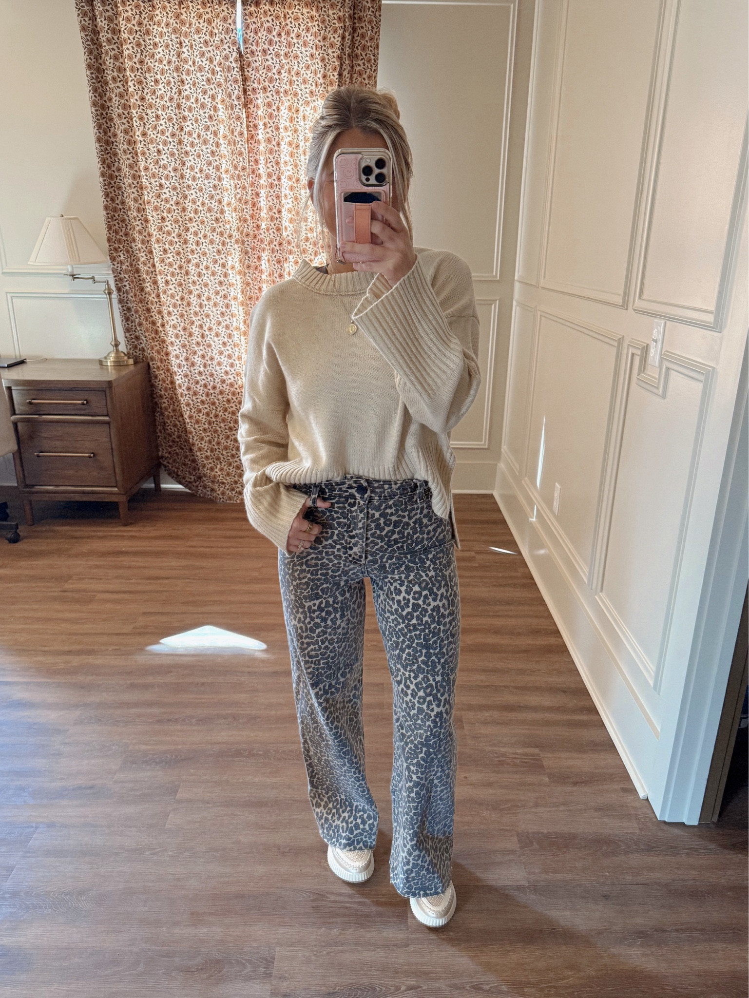 My first OOTD in the office! 👏🏼 pants are sold out, but I linked similar 🫶🏼

I included the link to the sold out pants so that y’all can request a restock notification! 
