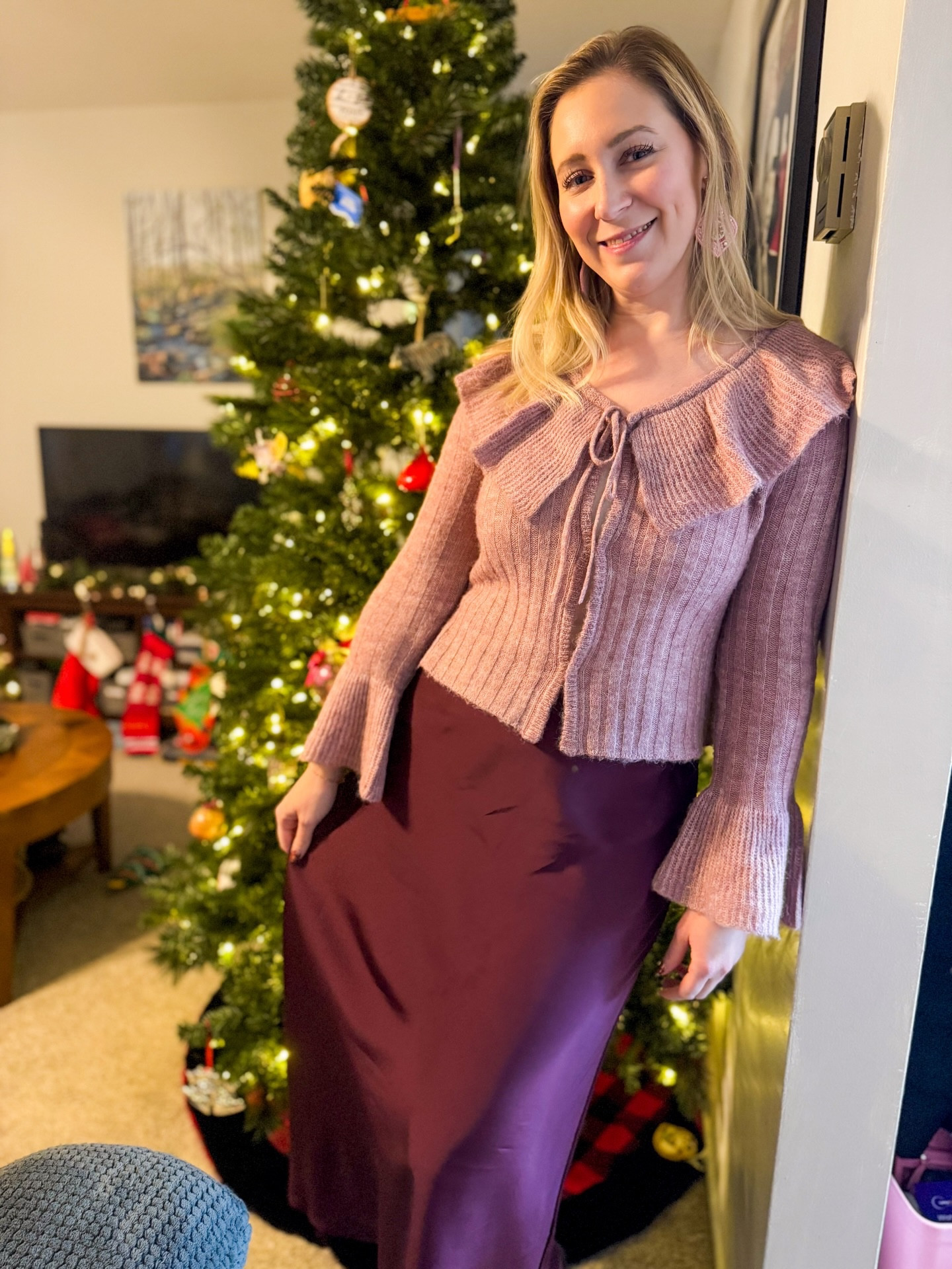 Holiday style, but make it pink and burgundy. 🎀

These @oldnavy pieces are perfect together and seperately for some holiday fun. 

I’m wearing a medium in the top and a large in the bottom - I could’ve sized down in the skirt! 

Find them at my affiliate links below: 
Top: https://creatorlink.shop/4ps7TxQ
Skirt: https://creatorlink.shop/4oR7kww
.
.
.
.
.
.
.
#oldnavycreator #affordablestyle #oldnavyfinds #midsizefashion #winterstyle #holidaystyle #holidaylooks #midiskirt #satin #ruffles #over30style #oldnavy #outfitinspo #partystyle