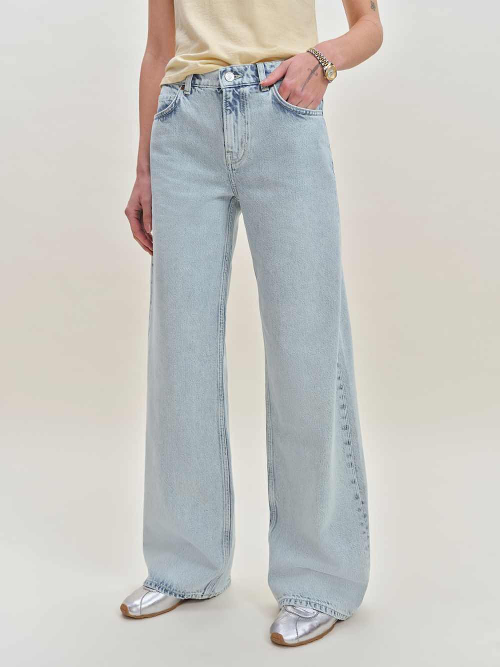 Cary Low Rise Slouchy Wide Leg Jeans | Reformation (Global)
