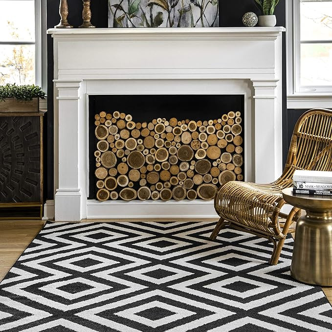 nuLOOM Zadie Geometric Area Rug, 4x6, Black | Amazon (US)