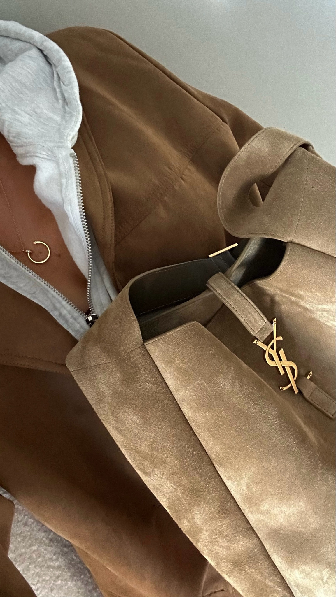 Suede love 🌾 #ysl #suedebag #ootd #neutraloutfit #autumn #autumnstyle 

#LTKautumn #LTKluxury #FashionMonth