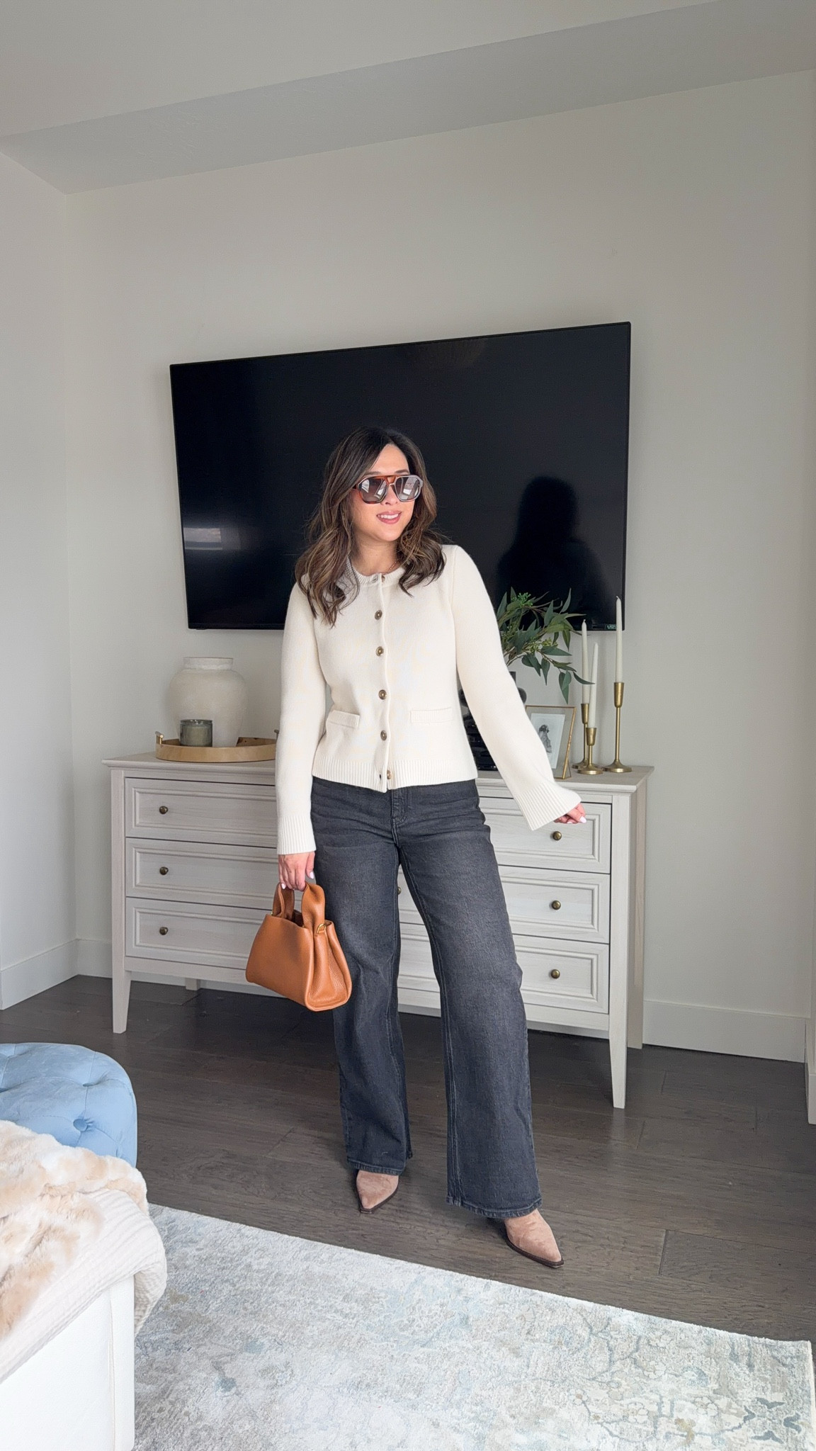 Okayyy slay! This structured cardigan from @onequince gives you a waist and is so chic! #QuincePartner I sized down to a Small for a more fitted look and it comes in several colors! 