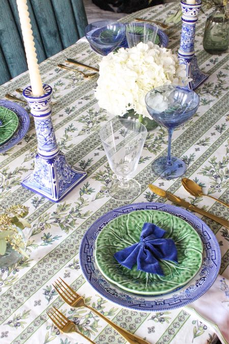 Where old and new come together for the perfect holiday tablescape 😍 

y’all know I’m a sucker for green and blue and love nothing more than this combination together! I absolutely adore these new bows that are actually napkin holders, but are just fun to dress up a table no matter where you put them 🎀

I’ve linked all these pieces via LTK 💚 

#LTKhome #LTKCyberWeek #LTKsalealert