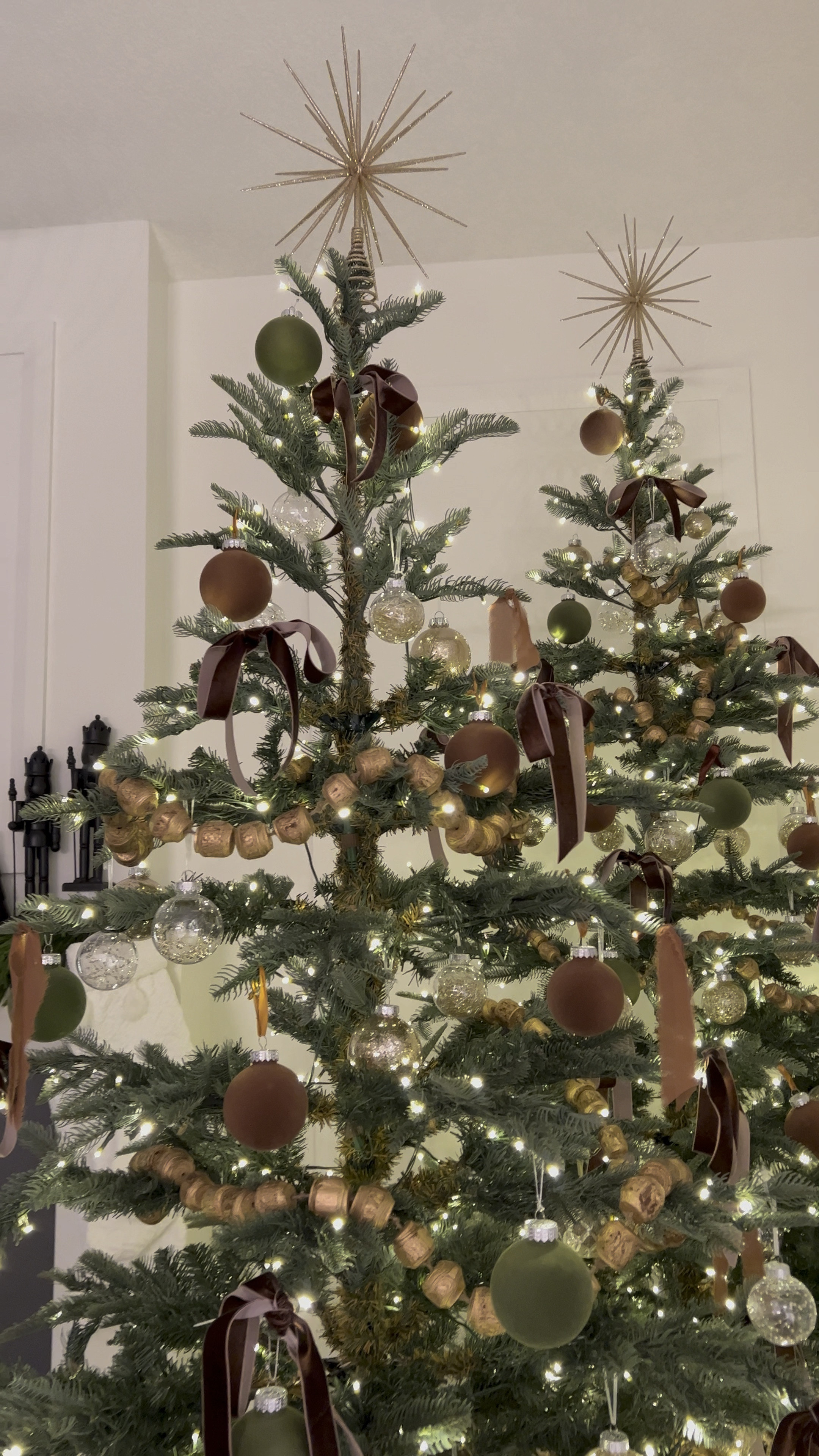 Christmas is around the corner 😆 … and if you’re a last minuter, here are a few ideas to curate your space ☺️

#LTKSeasonal #LTKhome #LTKCyberSaleIT