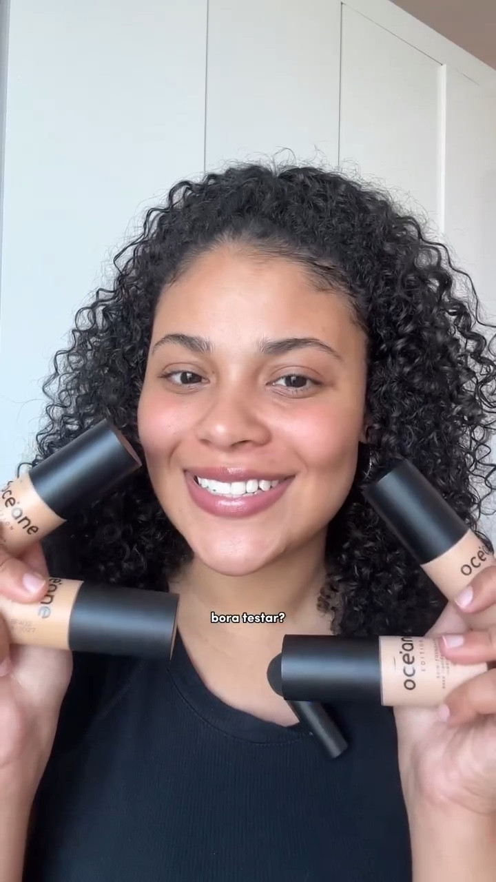 A base Skin Foundation da @oceane que a gente já ama, ganhou um novo tom, o 340M! Quando eu vi já imaginei que fosse ficar perfeita em mim e deu certo, além da cor ela também entrega um acabamento natural impecável! Agora me conta, o que você achou desse produto? ☺️💖

#LTKbrasil #LTKbeleza