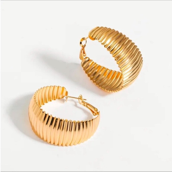 NWOT Raleigh Gold Ribbed Hoop Earrings | Poshmark