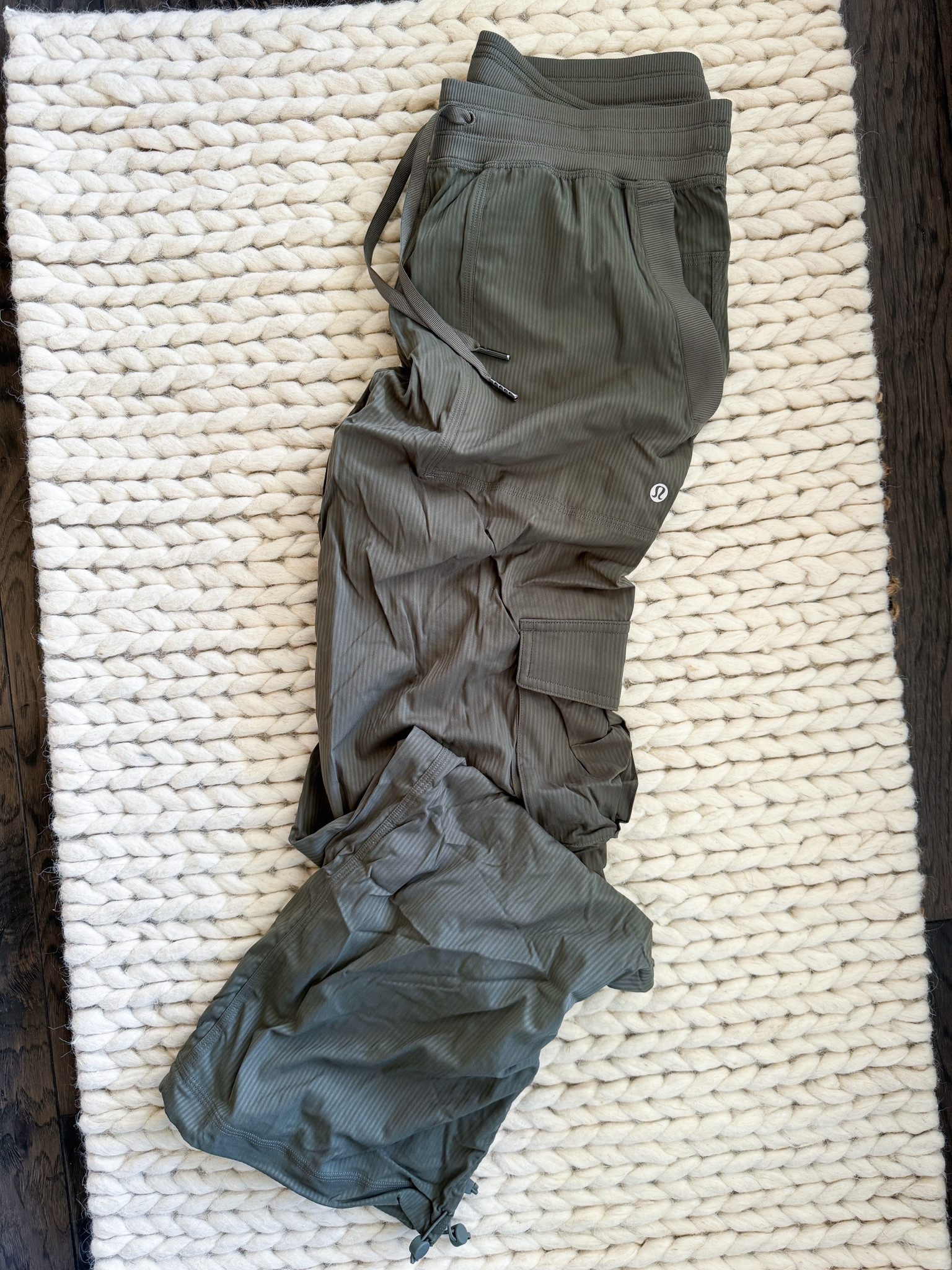 The perfect summer jogger — these are so fun to style; perfect with a basic cropped tee or tank & sandals. I sized up to small for a more baggy, oversized fit. 

#lululemon #jogger #dance 

#LTKStyleTip #LTKActive