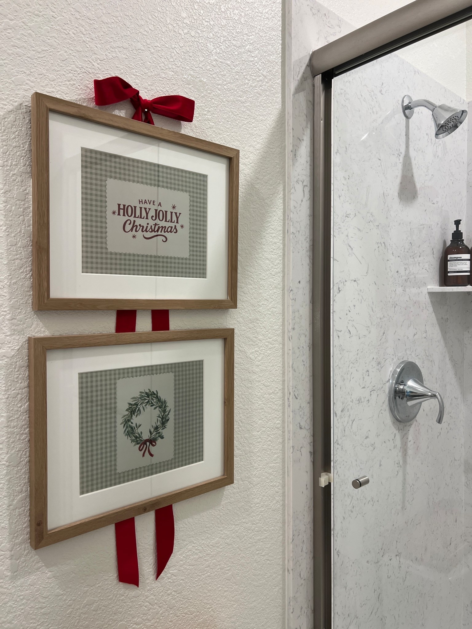 Love the look of these Etsy prints with the red velvet ribbon 😍♥️