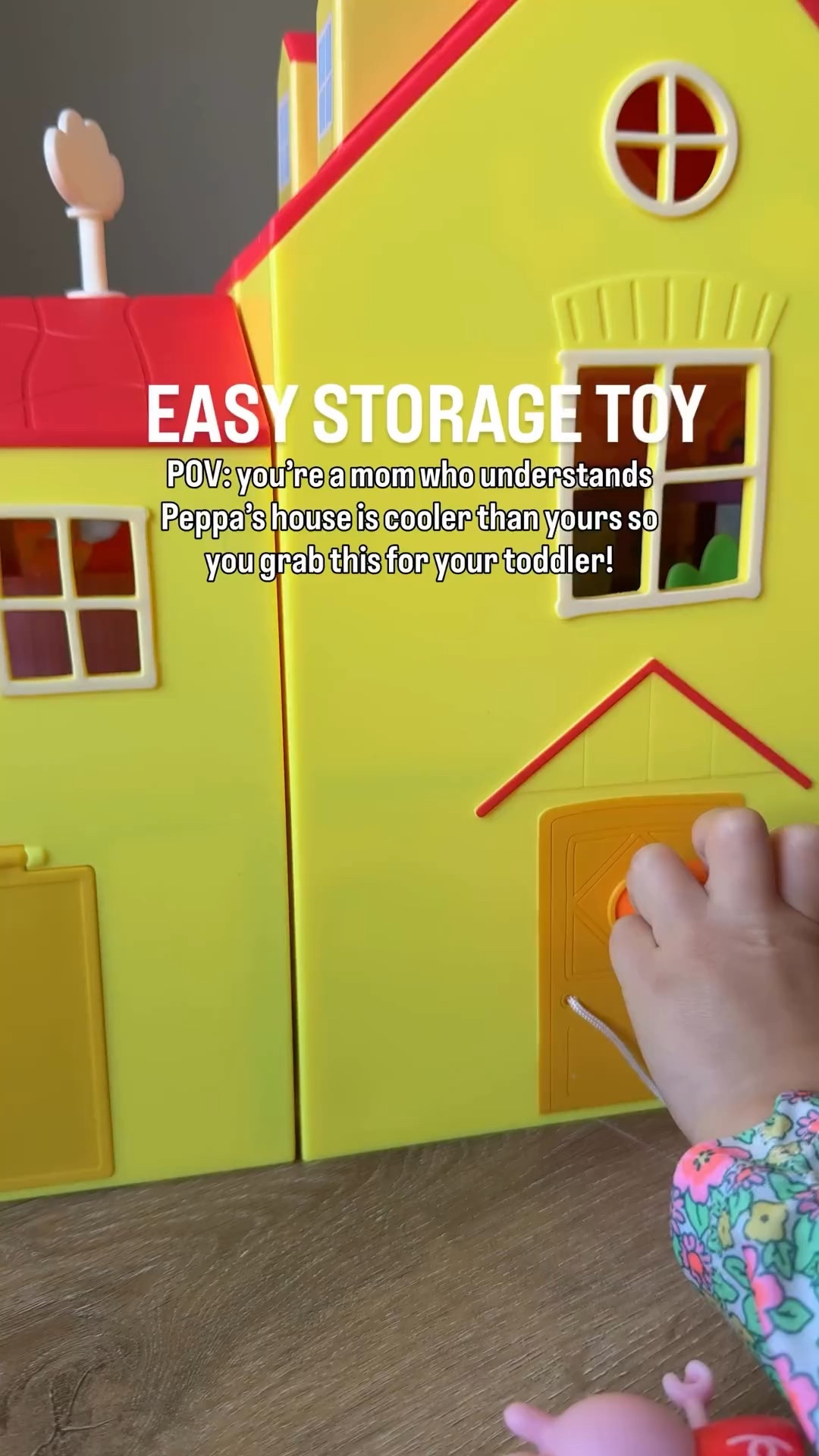 🏠 A playhouse that folds up 👏🏻 Plus it includes Peppa’s new baby sister - baby Evie so this one is extra cute! My toddler loved locking and unlocking the house with the secret key to open it and all the fun accessories 