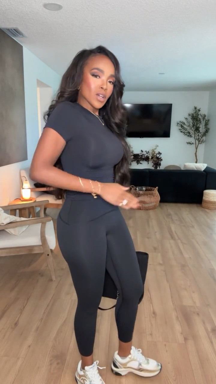 Black Friday cozy athleisure moment — styled the @Spanx leggings with a simple fitted tee and chunky sneakers for an easy, elevated everyday look. This is the kind of outfit that takes you from errands to school drop-off to weekend plans without even trying. Tap to get details.

Perfect for errands, school runs, travel days.

📏 Sizing: Wearing size small in leggings  
📐 Measurements: 5'4", 138 lbs, 34D, 27" waist, 40" hips  

Soft leggings outfit, everyday athleisure, comfy travel outfit, casual fall style, minimal neutral wardrobe, Black Friday deals, winter basics, classic leggings look

Follow me on Instagram and YouTube @kirasfashionfinds#LTKCyberWeek

#LTKSaleAlert