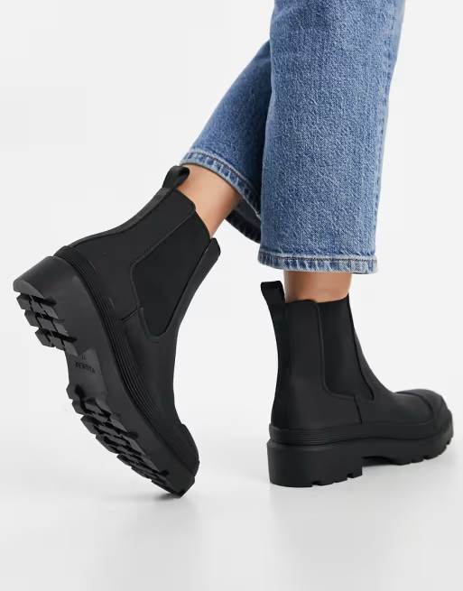 Pull&Bear pull on chelsea boot in black | ASOS (Global)