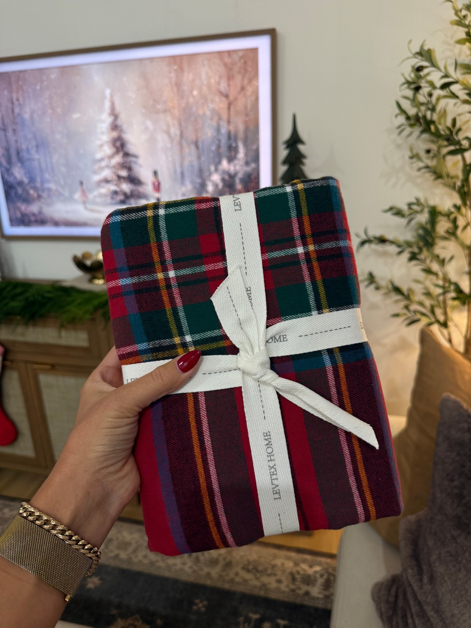 I searched the ENTIRE internet for the perfect Ralph Lauren inspired Euro Shams for my couch pillows. I didn’t want to pay a fortune but I knew what I wanted & the quality had to be there! Not only are these perfect for the Holidays, but they will transition into winter for the cozy winter mountain vibes! 

Couch pillows, euro shams, Ralph Lauren Inspo, Ralph Lauren, inspired, winter, Christmas, holidays, holiday decor, house decor, home decor, trending, mountain vibes, couch accessories, living room 



#LTKHoliday #LTKSeasonal #LTKHome