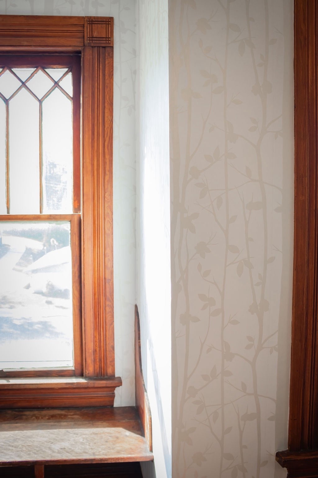 Another home renovation in the books for 2025! I used the Laura Ashley Cottonwood Pearlescent White Wallpaper to decorate this room in Minden’s Mysterious Yellow House.  


Home, home decor, home renovation, wallpaper, patterned wallpaper, home decor inspo, home inspo, living room decor inspo, renovation ideas, remodel inspo, room transformation, renovation project, home makeover, Amazon home finds, affordable home decor




#LTKOver40 #LTKHome