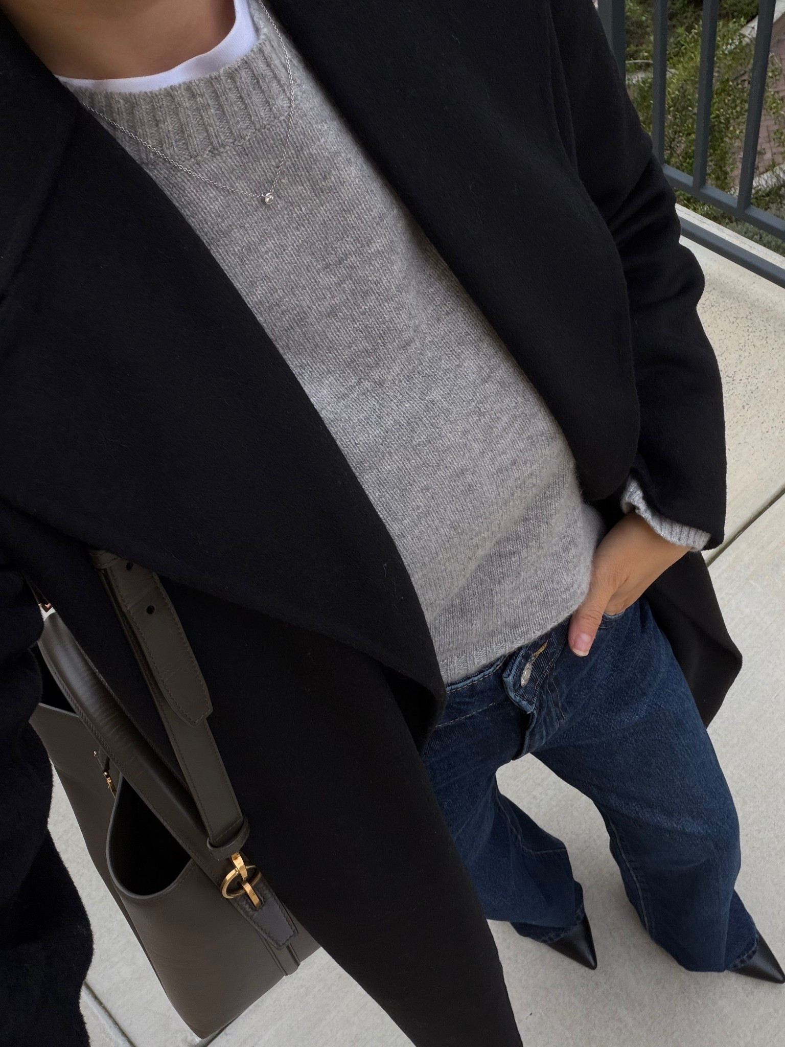 Winter ootd

Use code JASMINE10 for 10% off on a minimum purchase of $90

Mango black coat — xs
Danila wide leg jeans - size 2

@mango #ad


#LTKootd #LTKSeasonal