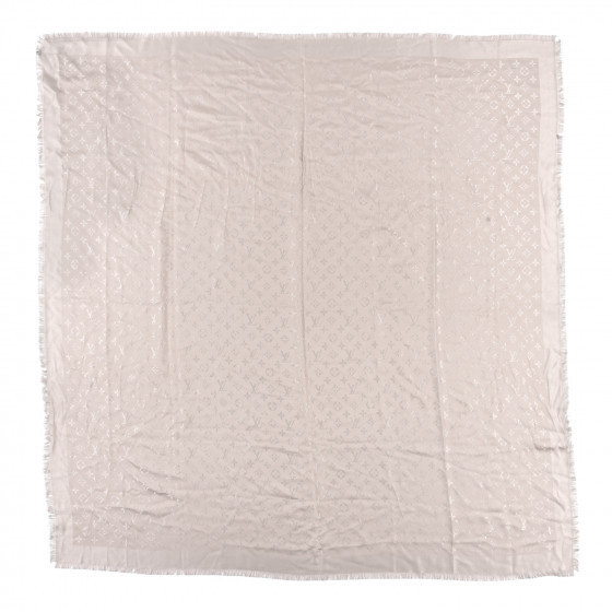 LOUIS VUITTON

Wool Silk Monogram Denim Shawl Pearl Grey | Fashionphile