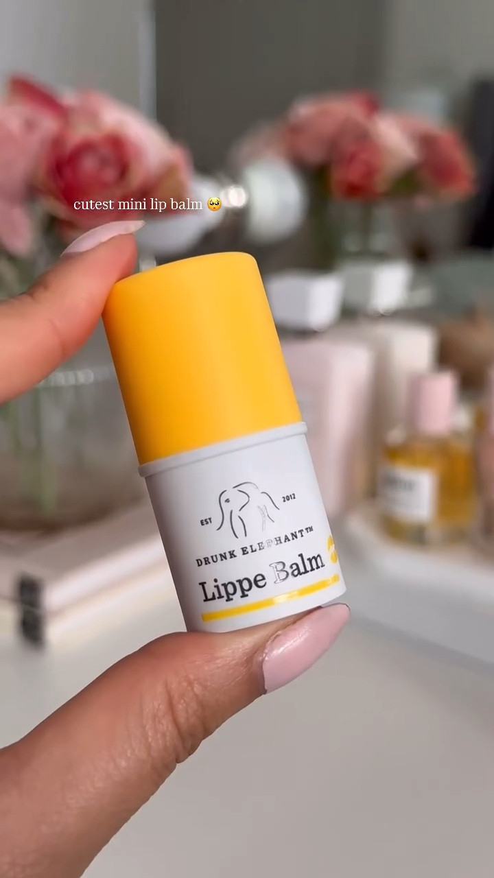 so cute 🥺✨ buttery lip balm @drunkelephant 

#lipbalm #drunkelephant #trending #beautyproducts #lipproducts #aesthetic #selfcare #asmr