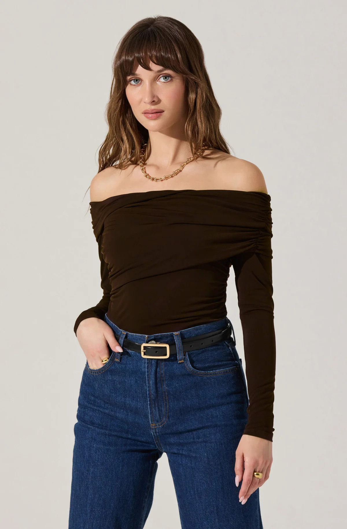 Datia Ruched Off Shoulder Top - Brown / XS | ASTR The Label (US)