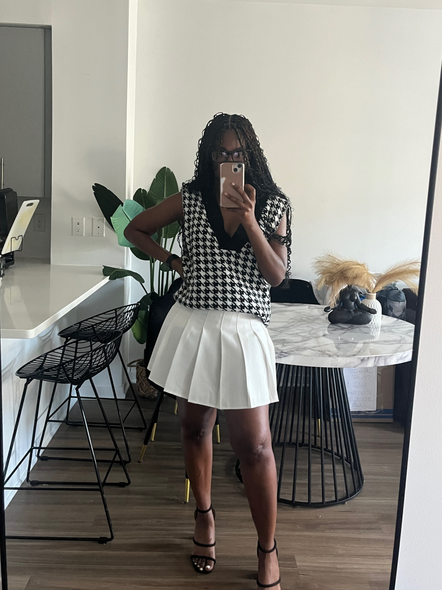 styling a white plaid skirt 