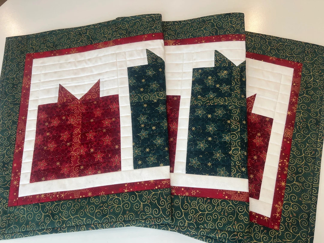 Quilted Christmas Table Runnerfive Christmas Presents All in a Row in Deep Red, Green and Gold Me... | Etsy (US)