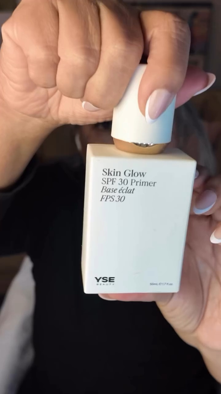 SPF first. Always. Because makeup without SPF is like handing the sun a Sharpie and saying “go ahead”… and then acting surprised when it takes notes.

Team glow SPF or team matte SPF? 👇

Glowy SPF 30 under makeup • sunscreen makeup prep • no pilling SPF • GRWM base routine

#SunscreenUnderMakeup #SPFAlways #glowyskin  #GRWM #LatinaCreator

#LTKselfcare #LTKBeauty #LTKOver40