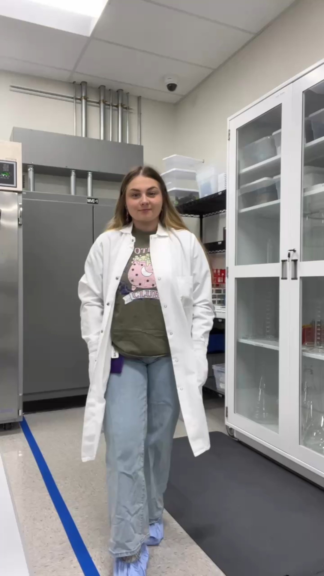 ✨Just another day in the Potions Club (aka the chemistry lab)! Mixing formulas by day, making magic by night! 😜💫 

Wearing my olive green Potions Club shirt layered over a lilac lace top for that magical-meets-lab look because who says lab style can’t be cute? 💜🔬 

Perfect casual outfit for fall, work, or study days with comfy jeans and of course, a classic white lab coat to complete the aesthetic! 🧤🧬

#LabOOTD #PotionsClub #ScienceStyle #LTKfashion #LTKunder50 #LTKFall #DIYbeauty #LabChic #WitchyVibes #AestheticOutfit #CasualStyle #GraphicTee #ScienceGirl #PressOnNailsAndPipettes

#LTKFindsUnder50 #LTKHalloween #LTKWorkwear