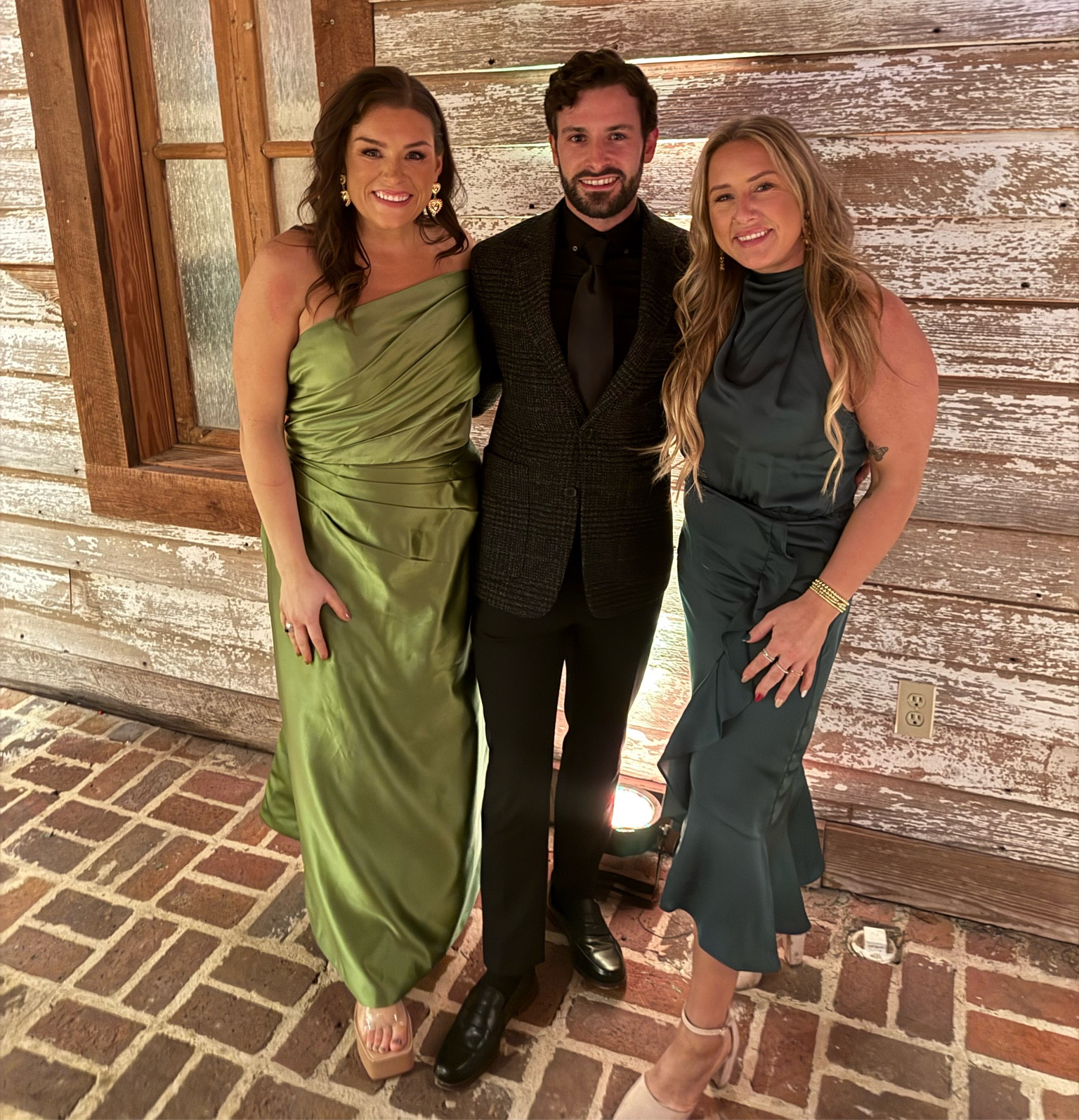 My absolute favorite bridesmaid dress that I’ve ever worn for my longtime friends wedding 💒💚

Bridesmaids dress, bridesmaid, dresses, bride, wedding, wedding dress, wedding guest dress 

#LTKWedding #LTKParties #LTKStyleTip