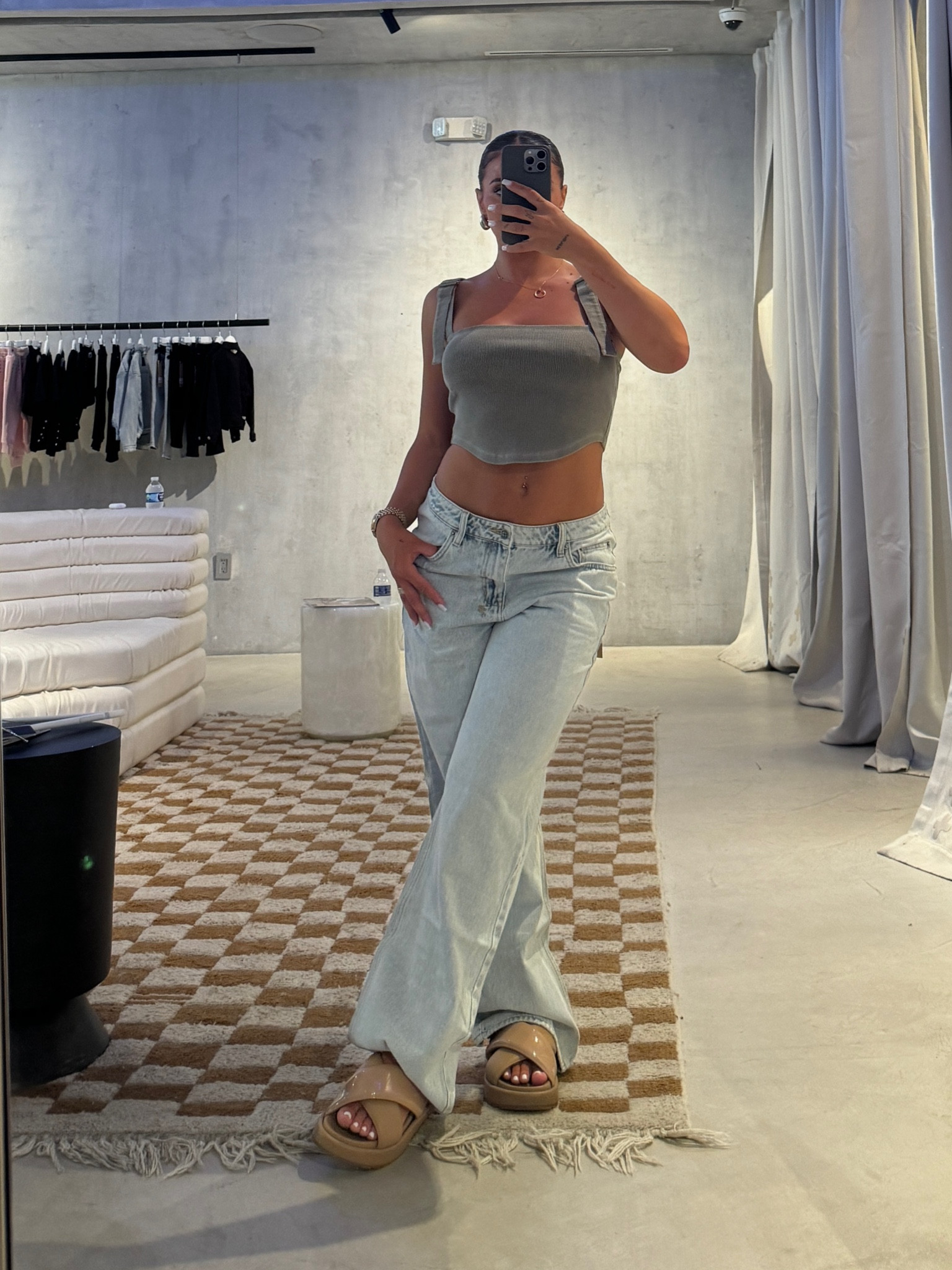 Ksubiiiii jeans are the best ! 
Wearing a small top & size 26 in the jeans. Perfect low rise baggy denim 