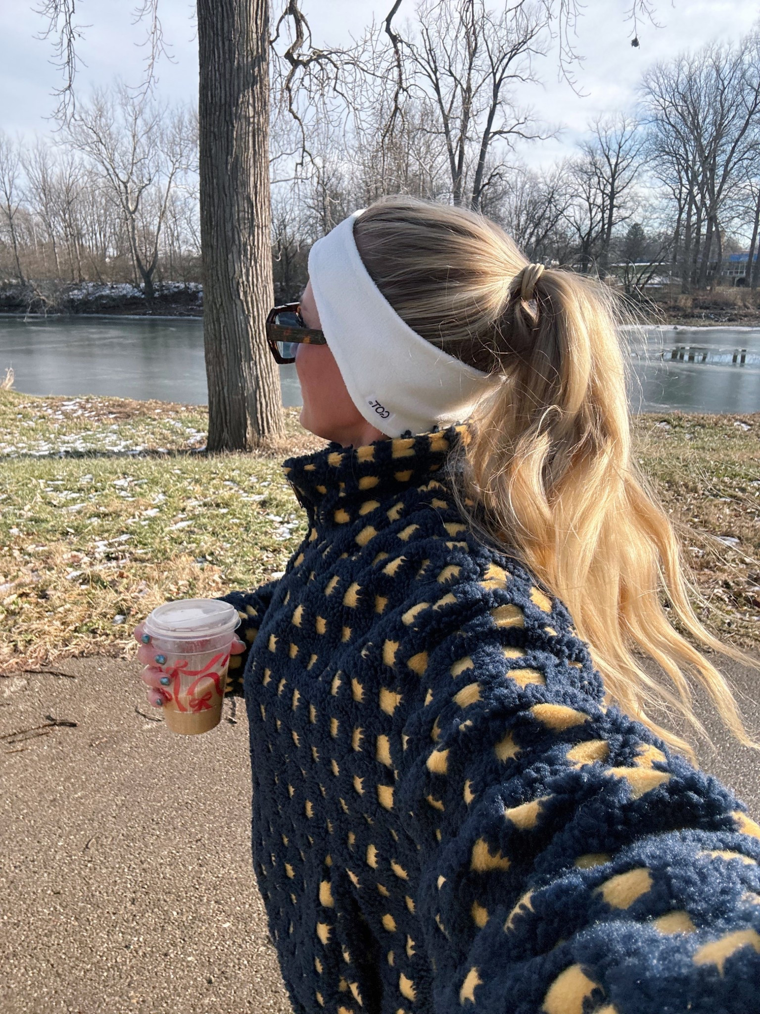 Beautiful sunny winter day 🤍🫐✨❄️ bringing back this Sherpa!

#LTKootd