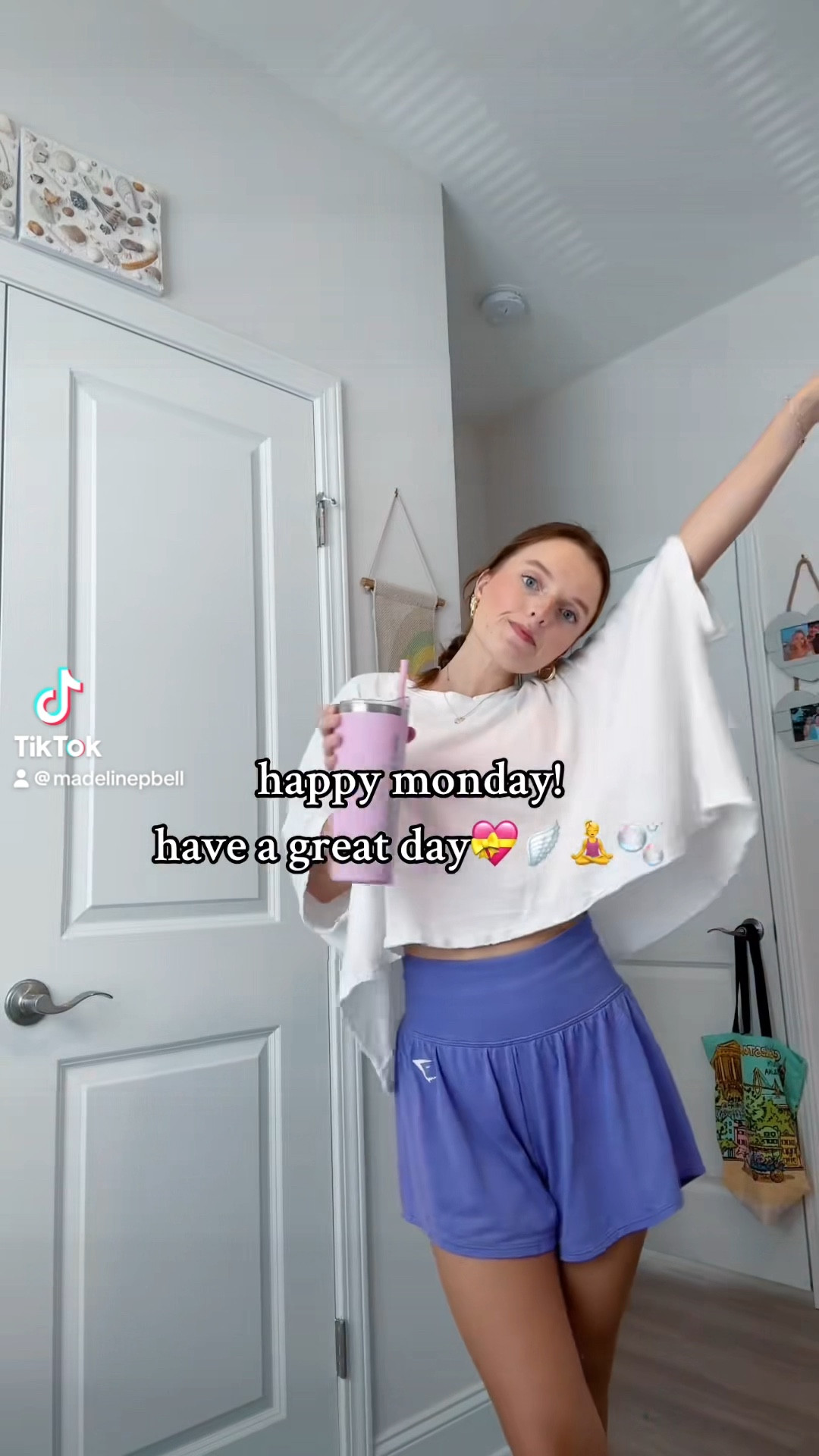 Top: Vestique size medium 
Bottoms: Gymshark size small 

#LTKBacktoSchool #LTKFitness #LTKActive