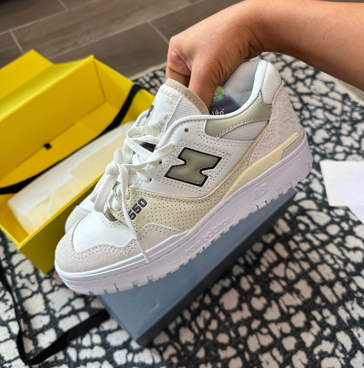 Obsessed!! Run tts

Fall sneakers
Fall fashion
New balance 550 
Neutral sneakers
White sneakers
Tan sneakers


#LTKstyletip #LTKSeasonal #LTKshoecrush