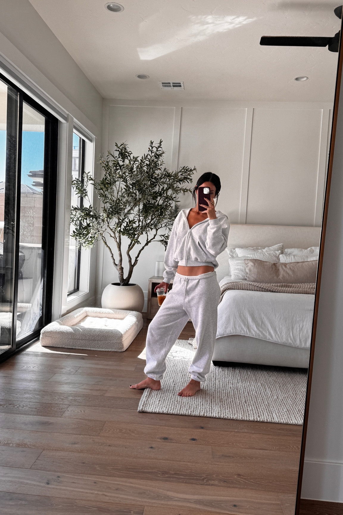 When I tell you that I live in my skims… 👌🏽 so soft. Great quality. My favorite loungewear  I’m wearing a small in top and bottoms. I also included my other favorite styles they have in the same fabric and color. 🤍

skims loungewear 
Lounge set 
Lounge outfit 
Sweatpants outfit 
Cozy fall outfits 