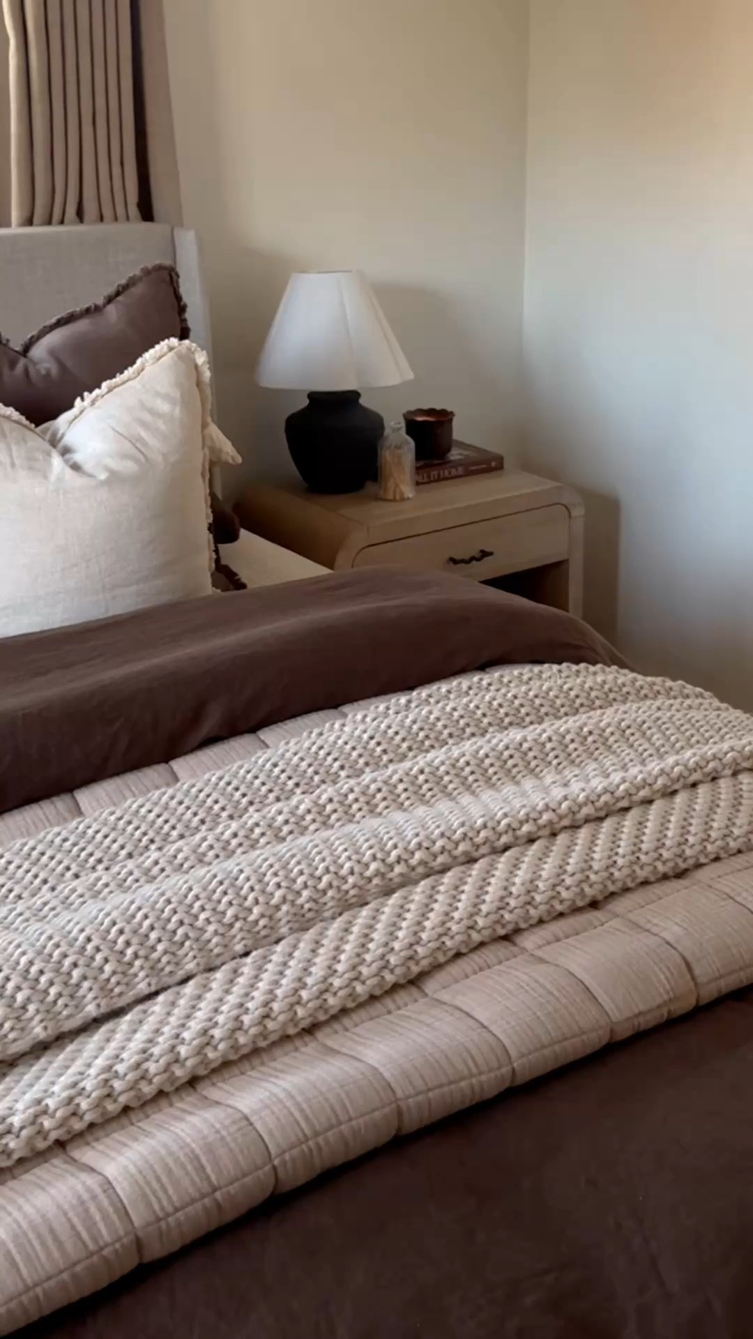 cozy bedding 🧸✨

bedding combo, linen bedding, linen sheets, quince bedding, quince, cozy bedding, fluffy bedding