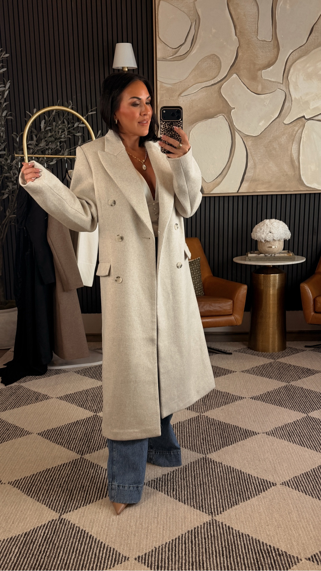 A timeless coat that instantly elevates any outfit 🤎

Love a classic piece you can grab on Boxing Day sale from @dynamiteclothing.

5’2” • 130 lbs • 25” waist • 34DD • wearing size small

#dynamitestyle #DynamiteClothing #NeutralStyle #OuterwearStyle #BoxingDaySale 