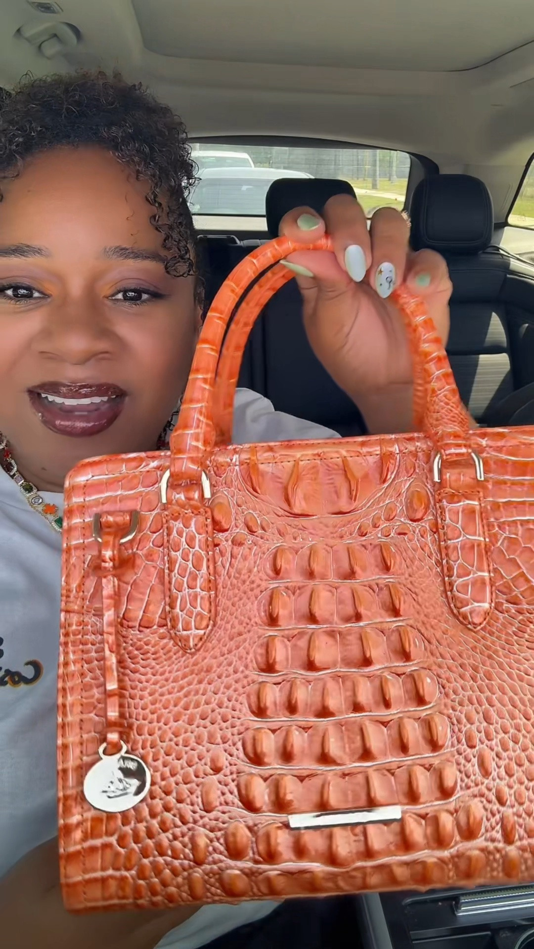 I used to think Brahmin bags were “older lady bags” until my frontal lobe developed 😭😂 Baby… the QUALITY, the structure, the leather, the sophistication? Yeah, I get it now. This orange Brahmin is giving rich auntie with excellent credit and vacation time 🧡✨

#BrahminBag #LuxuryHandbags #DesignerBags #Brahmin #HandbagCollection #LuxuryStyle #BrahminStyle #FashionTok #LTKStyle #ClassyStyle #LuxuryFashion #PurseAddict #OrangeBag #ElevatedStyle #RichAuntieAesthetic