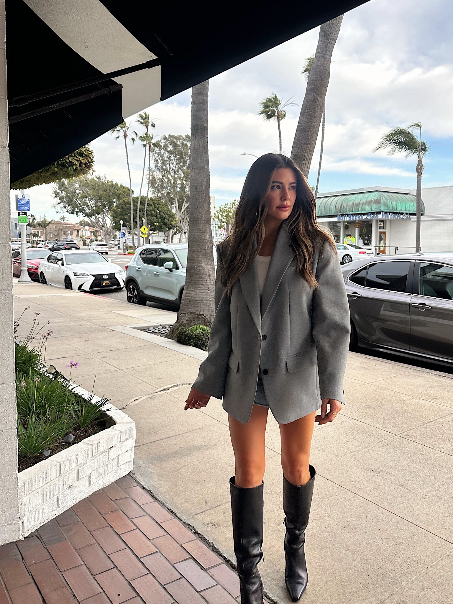 Blazer size small 
Tank top size small
Shorts size 25 
Boots size 8 
