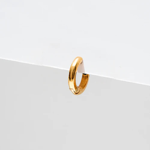 single mini rooftop huggie hoop earring | Tini Lux