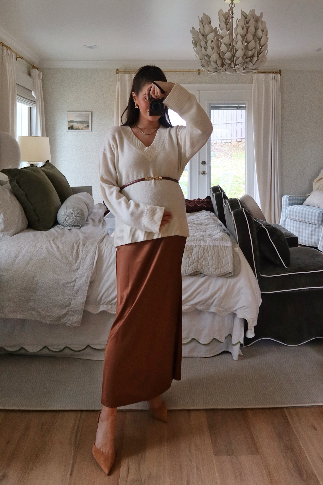 Easy chic winter pregnancy outfit / bump friendly holiday outfit 

#LTKBump #LTKHoliday #LTKGiftGuide