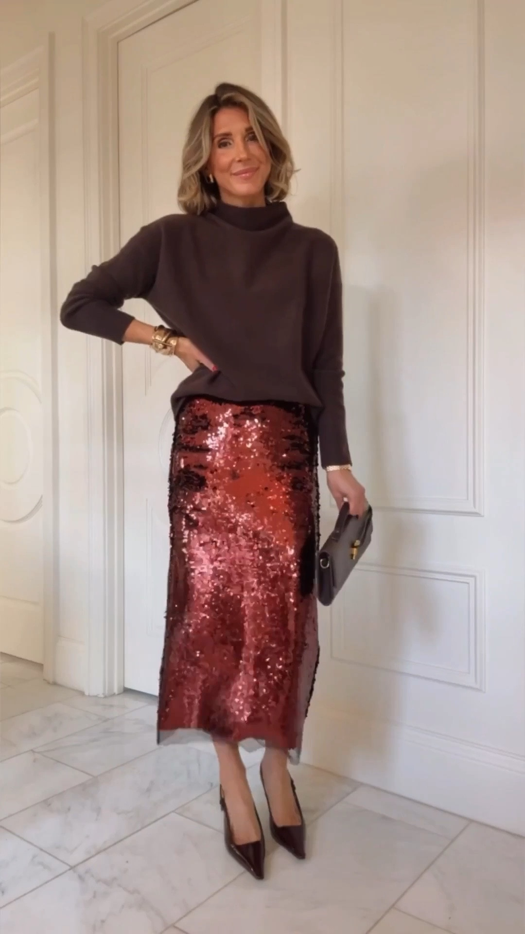 Love the color of this sequin skirt. I'm wearing an XS and it fits true to size.

#LTKootd #LTKHoliday