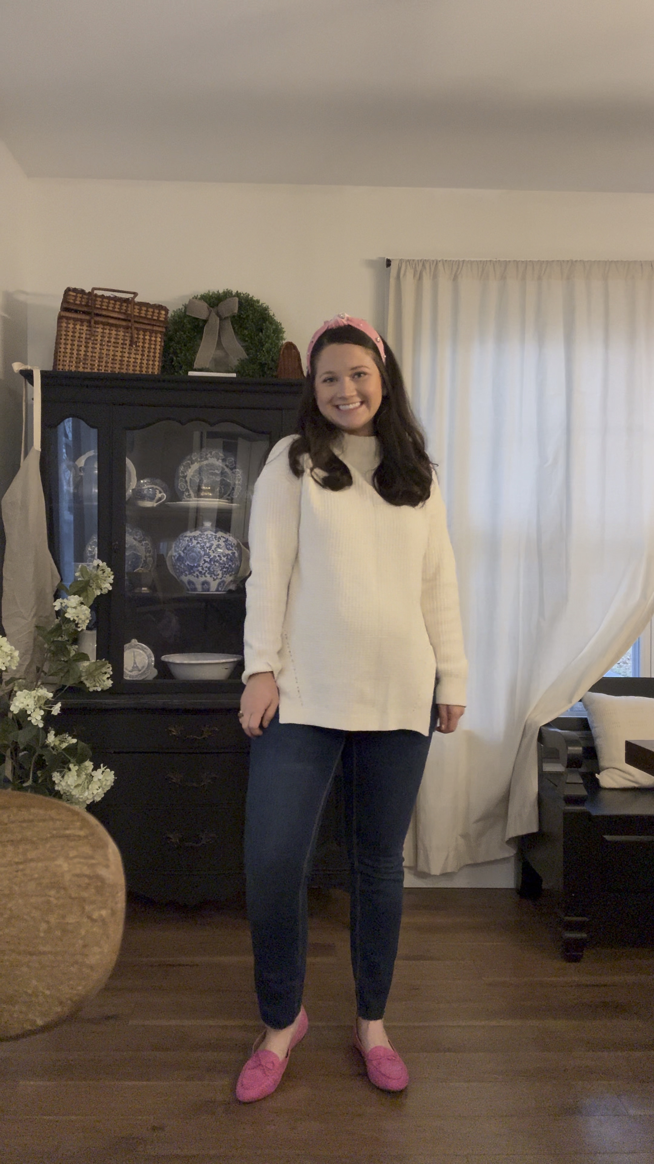 Church ootd. Pregnancy outfit inspo 