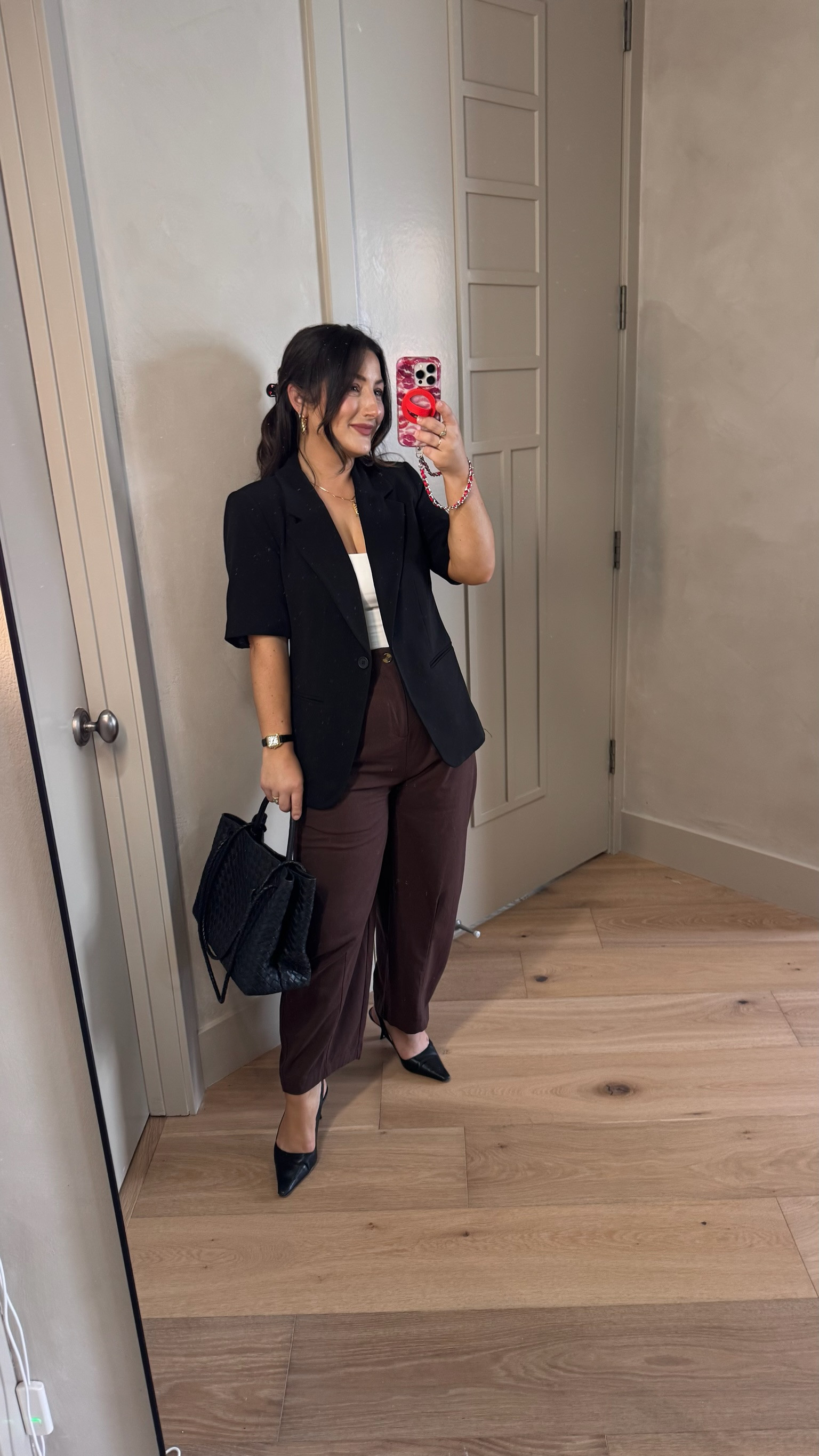 Obsessed with this outfit!!!

Short sleeve blazer size small 
Tank size small 
Linen Pants size small 

5'0" 140lbs
Petite friendly 

 

#LTKootd #LTKPetite #LTKWorkwear
