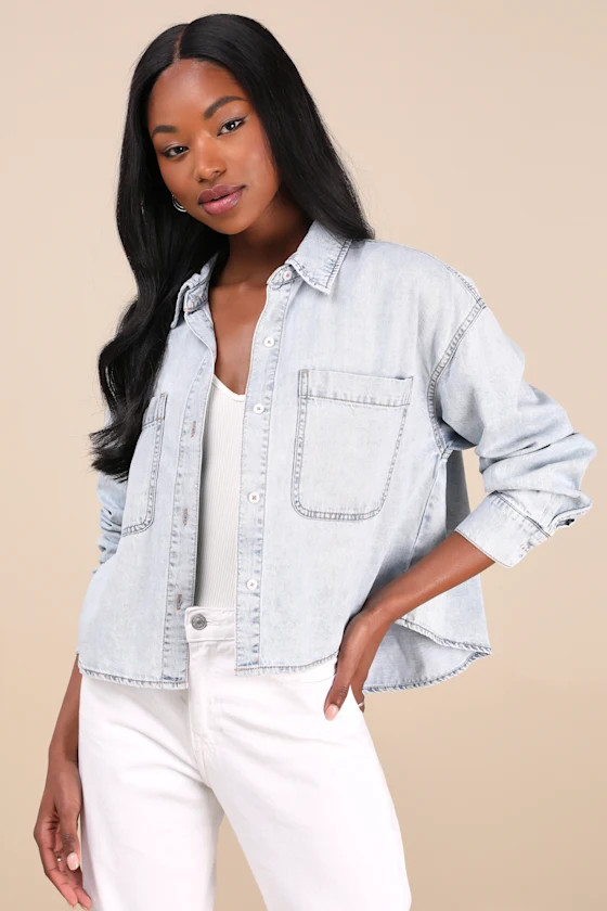 The Editor Light Wash Cropped Button-Up Top | Lulus