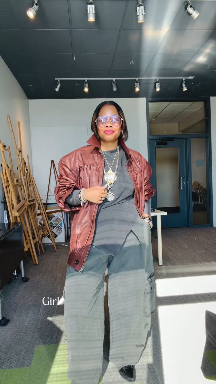 Hey boo!! Still rocking my leather jacket until the cold weather fully returns! Someone asked me about this jacket today and asked how often do I really wear leather jackets! Tuh…often and don’t worry about me! 😂 I wear my stuff!

Let me know what y’all think!
•
•
Style over forty, easy style, winter style, leather jacket