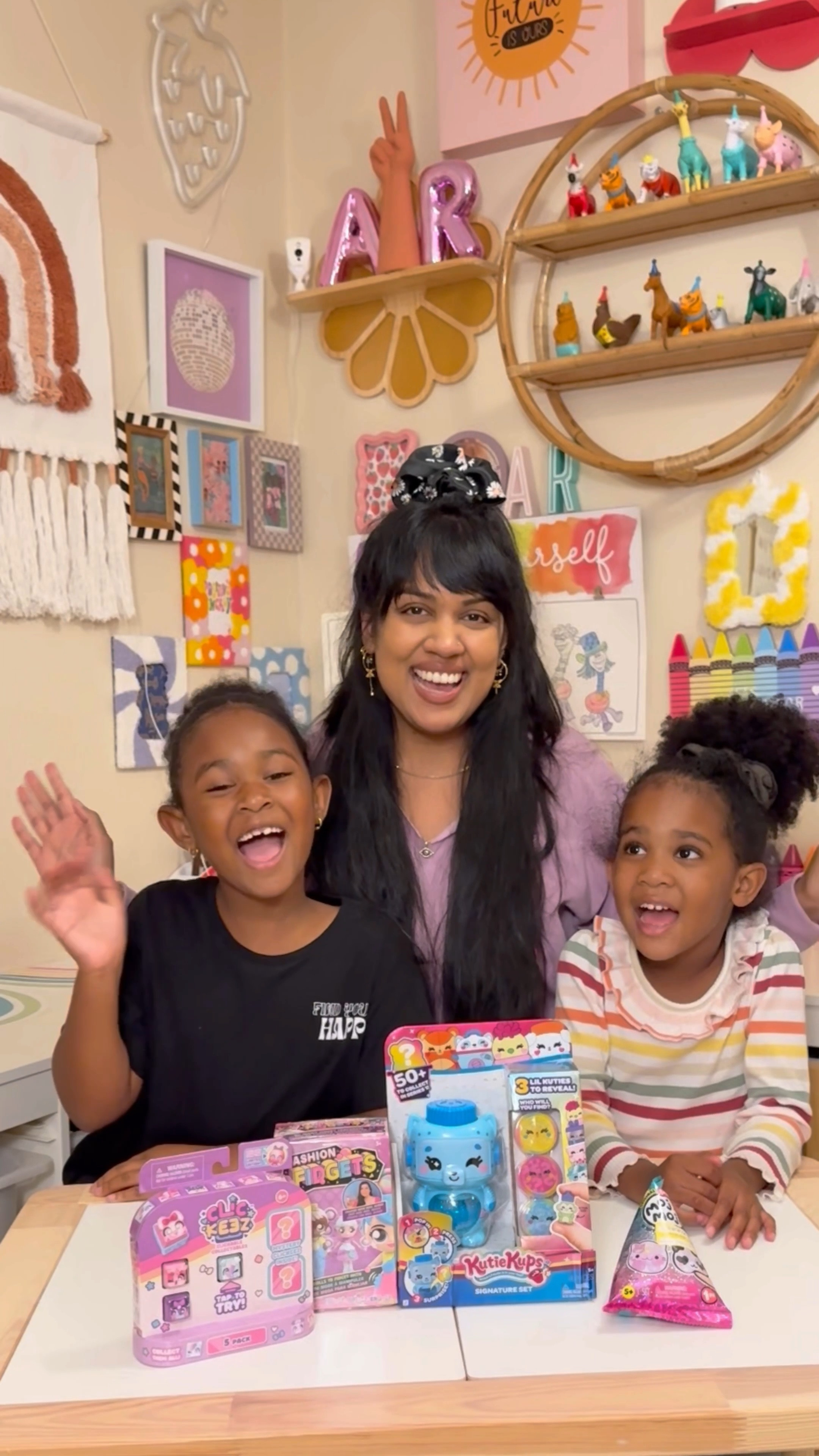 We love unboxing blind box toys! 
Showing some very cute picks. 
Highly recommend the @officialclickeez and Kutie Kups by @jazwares 

We also unboxed Fashion Fidgets by @wowwee 
And Moj Moj by @mgaentertainment 

#playtimefun #toys #toyreview #toyunboxing